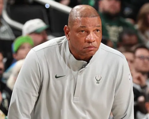 里弗斯：伤病、字母哥的交易传言是雄鹿本赛季失败的原因