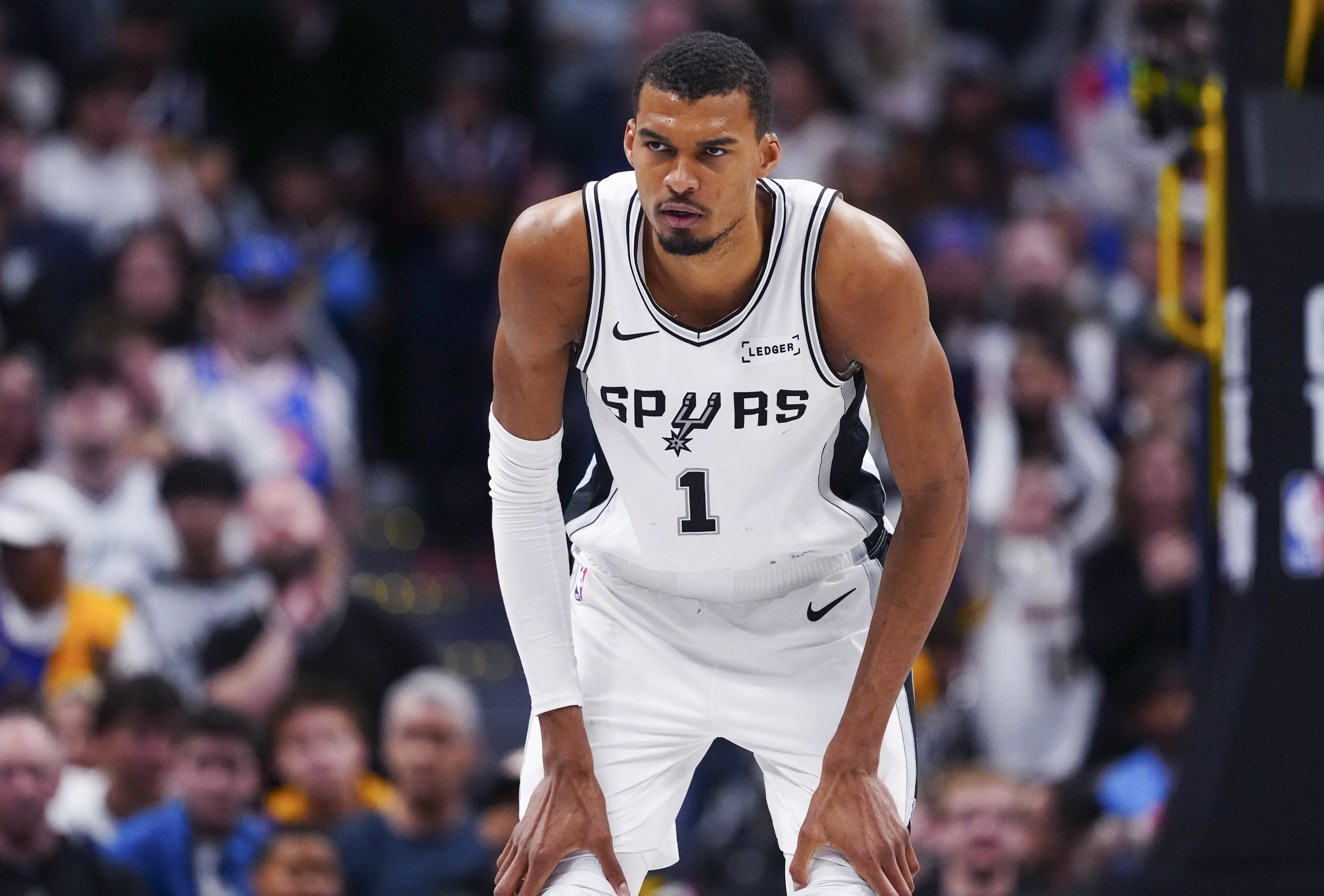 开云体育-评奖资格无忧！Shams：马刺有信心文班最后三场至少出战一场！