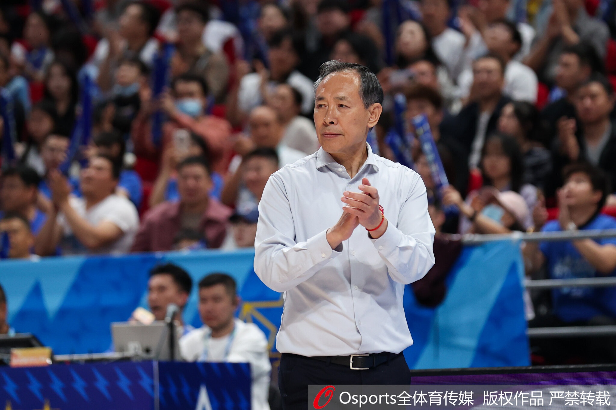 开云体育平台-落后10分许利民派出单外援阵容！郭艾伦调侃：许指导生气了 急了